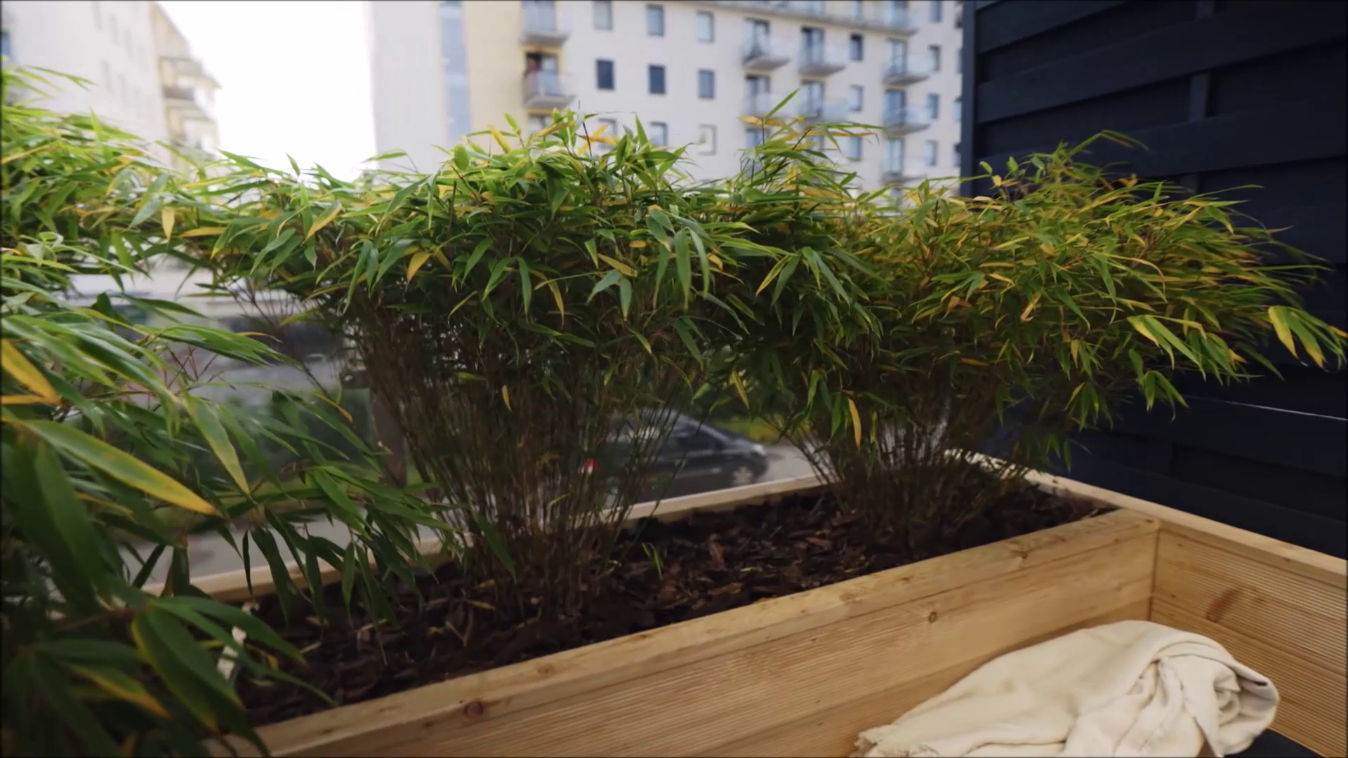 "Polowanie na ogród": jak zrobić drewnianę donicę na balkon i taras?